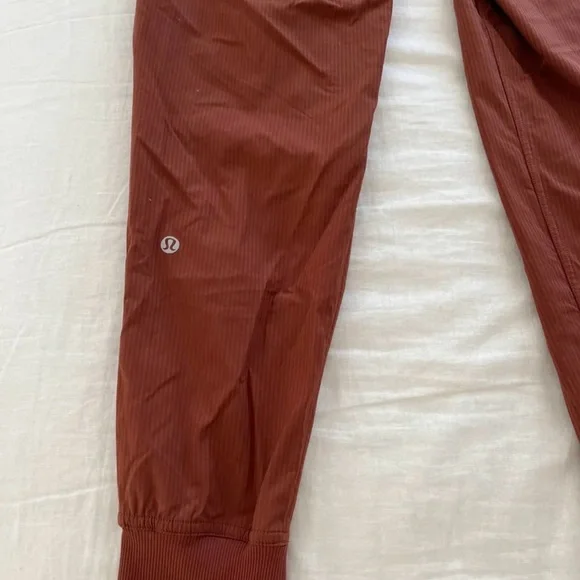 lululemon athletica Women's Brown Drawstring Jogger Leggings - Picture 4 of 4